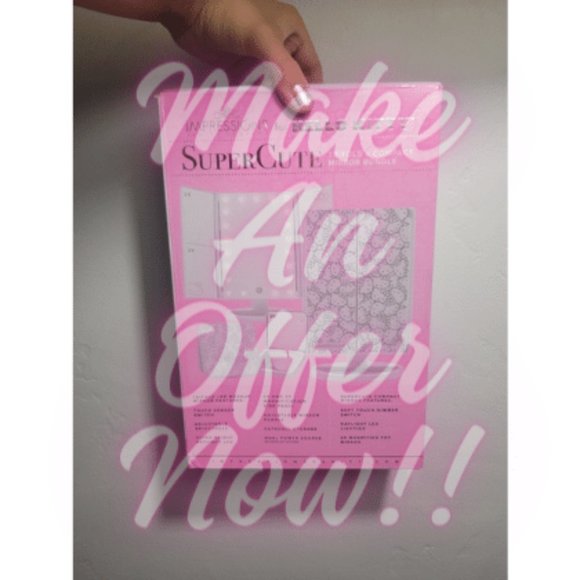 Hello Kitty® Supercute Trifold + Compact Bundle - Picture 14 of 14